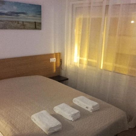 Habitacion Economica Con Bano Privado En Pleno Centro De Figueres فيغيريس المظهر الخارجي الصورة