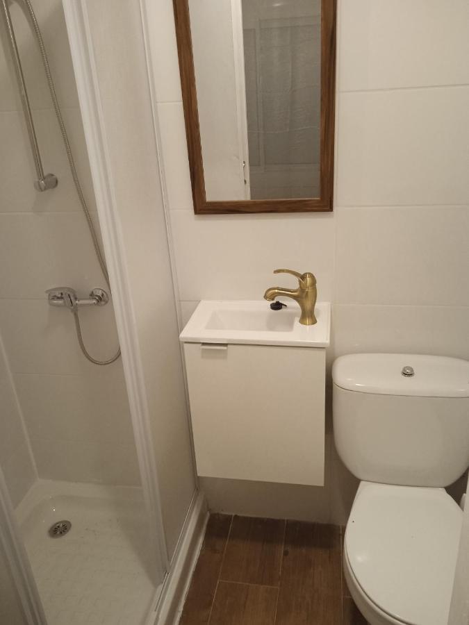 Habitacion Economica Con Bano Privado En Pleno Centro De Figueres فيغيريس المظهر الخارجي الصورة